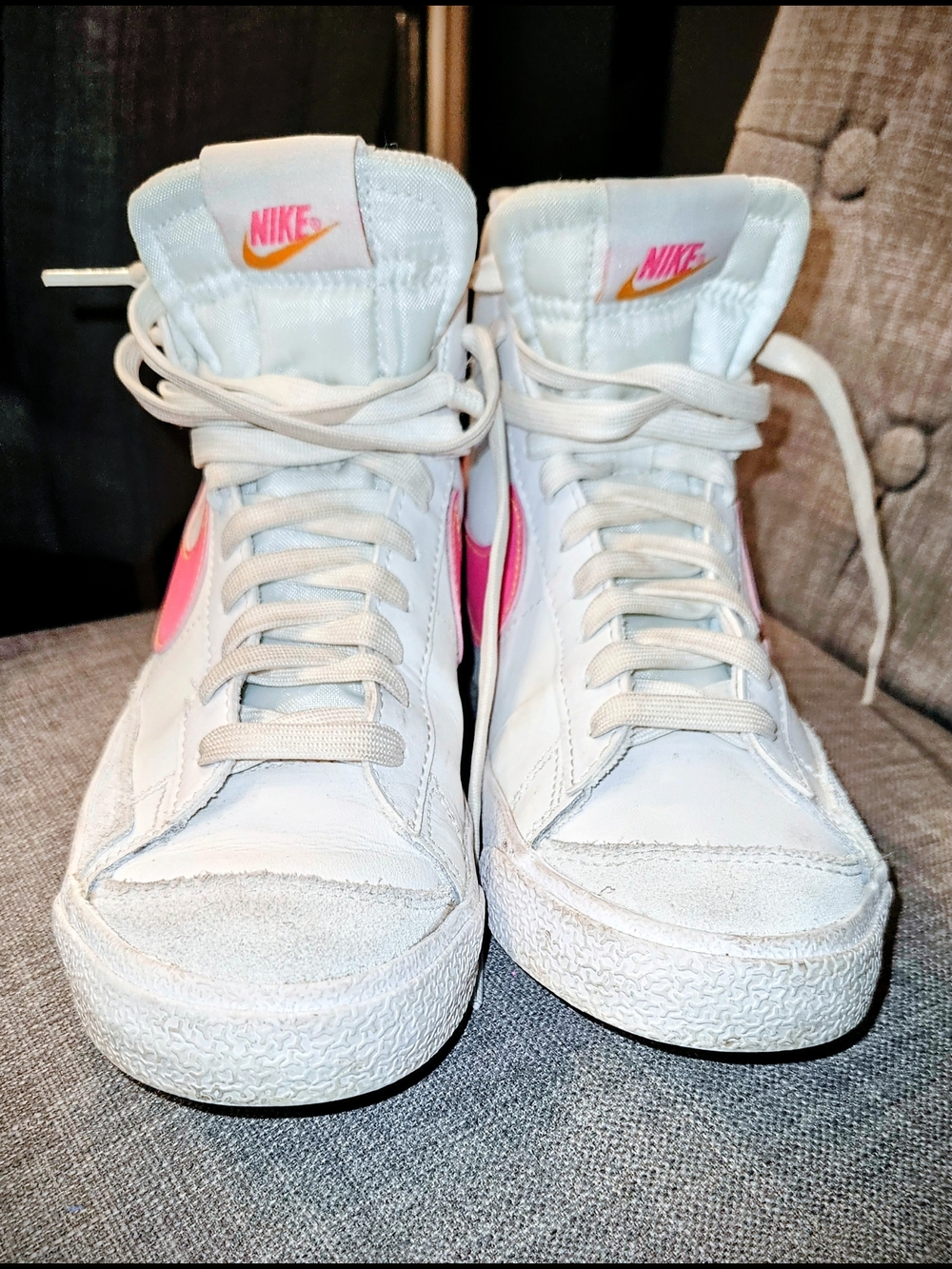 Nike Blazer Mid '77 Girls sneakers in a white and pink colorway. Size 7y